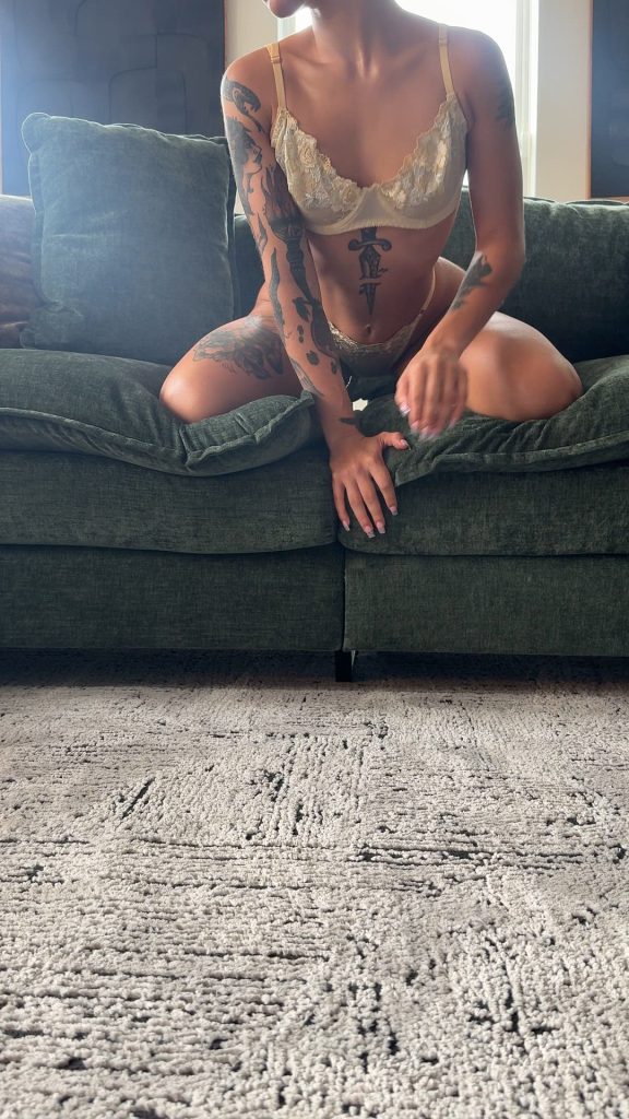 Shweetnlowww – Amateur, cute, ebony